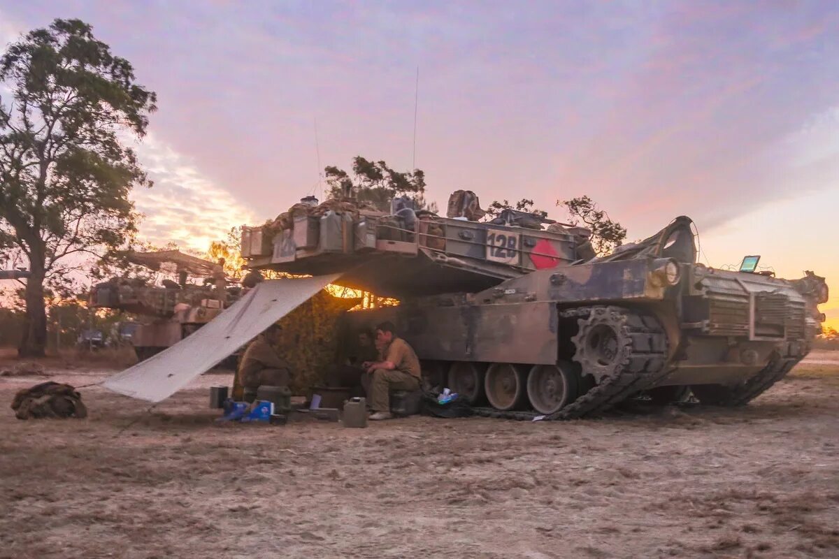 Сво танки абрамс. Танк m1 Abrams в Ираке. M1a2 Абрамс в Ираке.