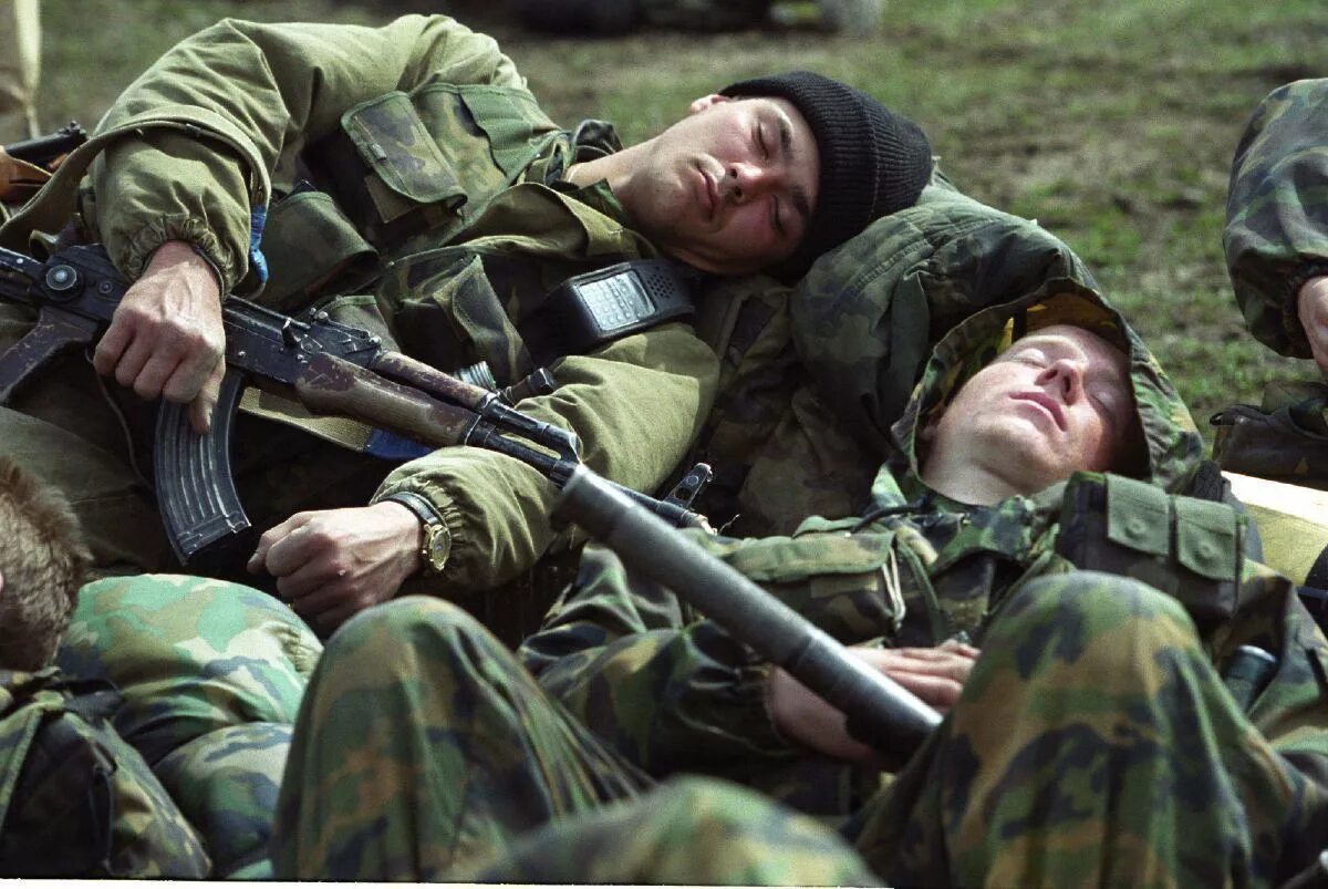 Жизнь в состоянии войны. Русские солдаты в Чечне. Солдат Российской армии.