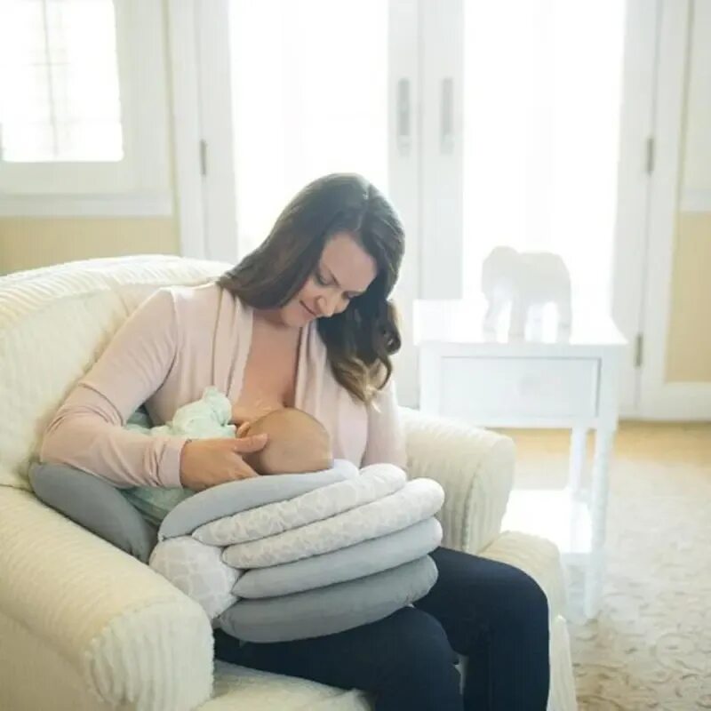 Breastfeeding instagram. Подушка для кормления. Подушка для грудного вскармливания. Подушка для кормления новорожденных. Кресло для кормления грудного ребенка.