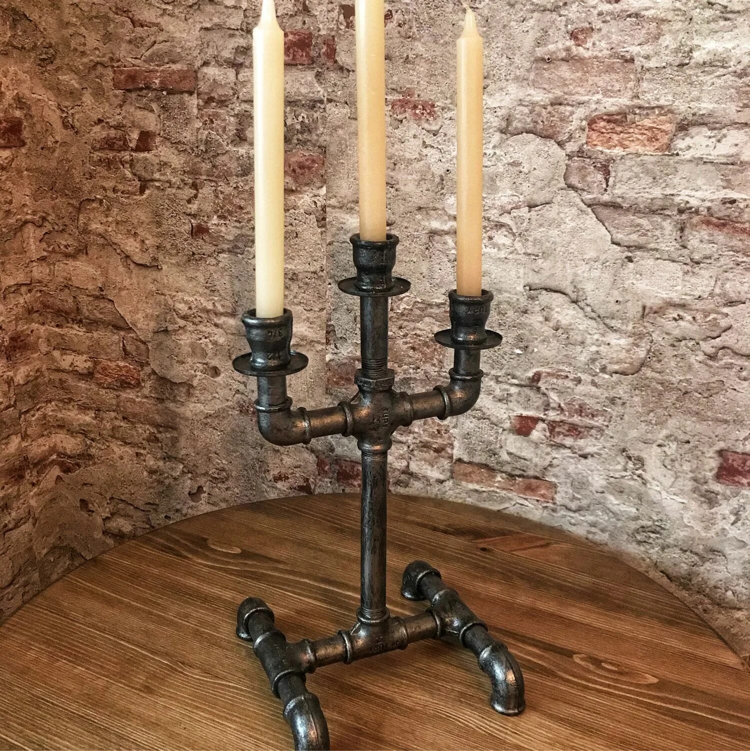 Светильник бра в стиле лофт трубы. Торшер из водопроводных труб. Трубы в стиле лофт. Мебель из сантехнических труб в стиле лофт. Трубы в стиле лофт.