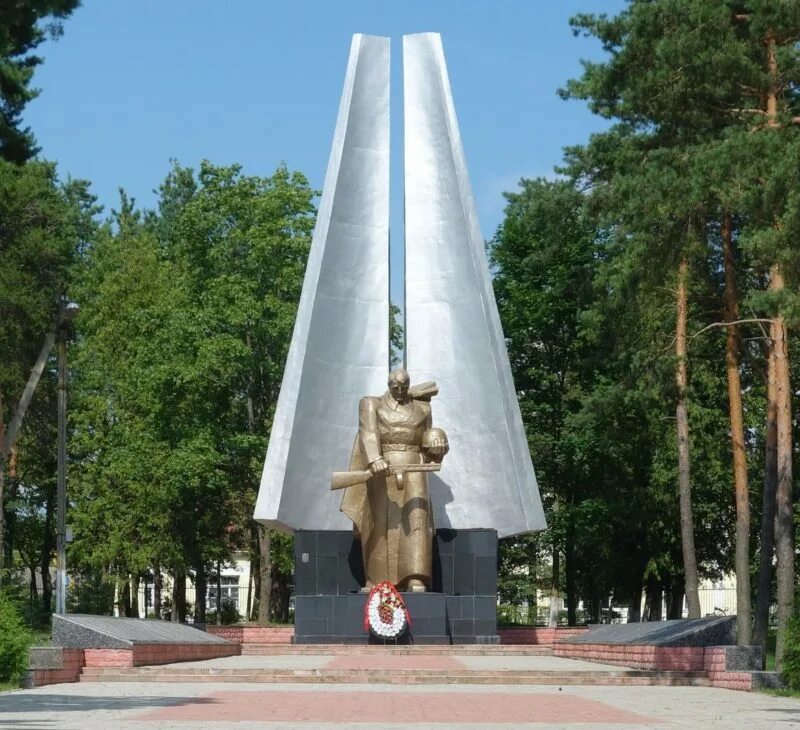 Памятники войны в беларуси. Мемориал воинам Беларусь. Мемориалы Великой Отечественной в Белоруссии. Минск мемориал ВОВ. Памятники ВОВ В Беларуси.