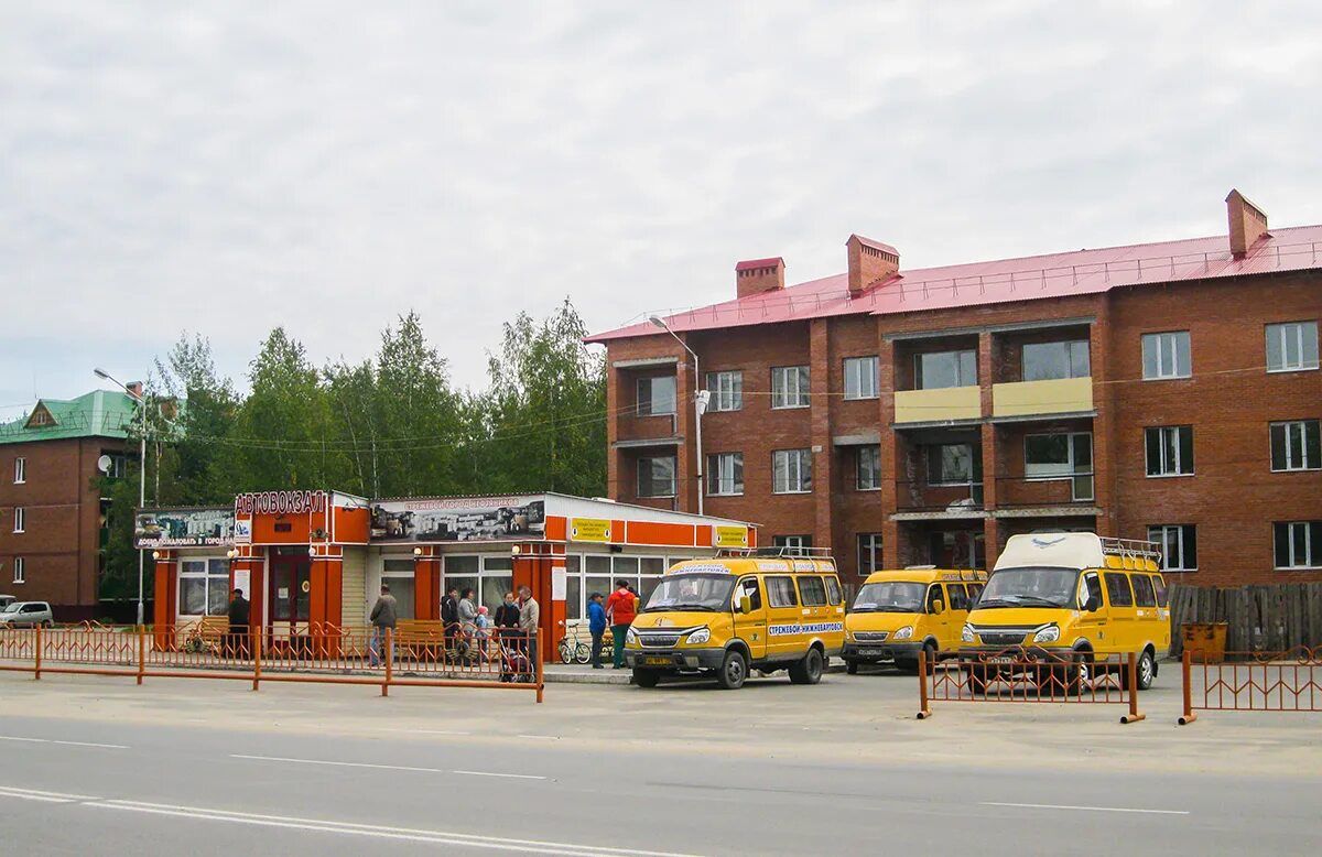 Работа город стрежевой. Стрежевой город томская область. Администрация стрежевой. Дворец искусств современник город стрежевой. Белые ночи в стрежевом.