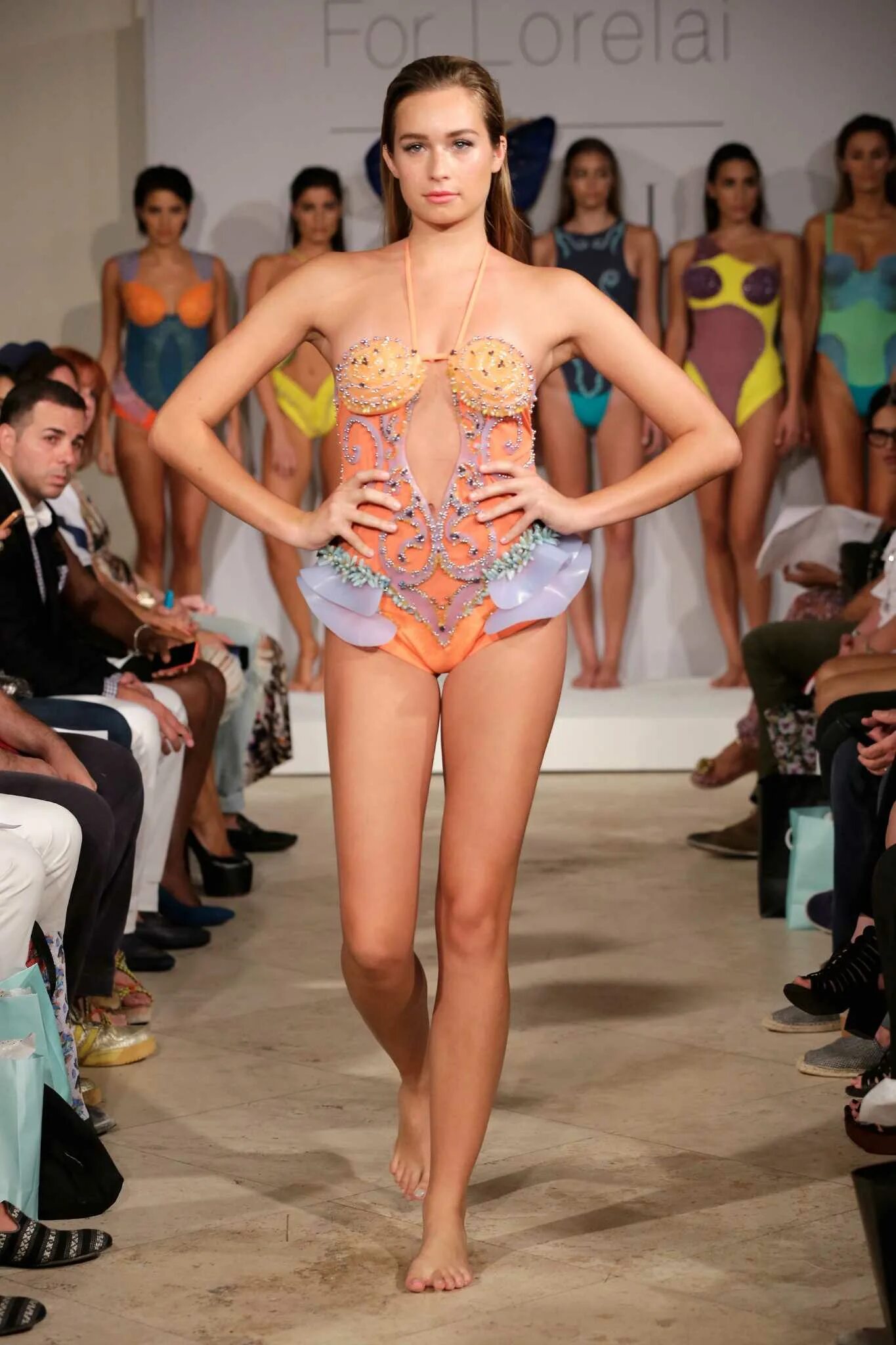 The black tape project (miami swim week 2019). Модели в купальниках на подиуме. Monica hansen в купальнике. Показ без купальников. Подиум в купальниках.