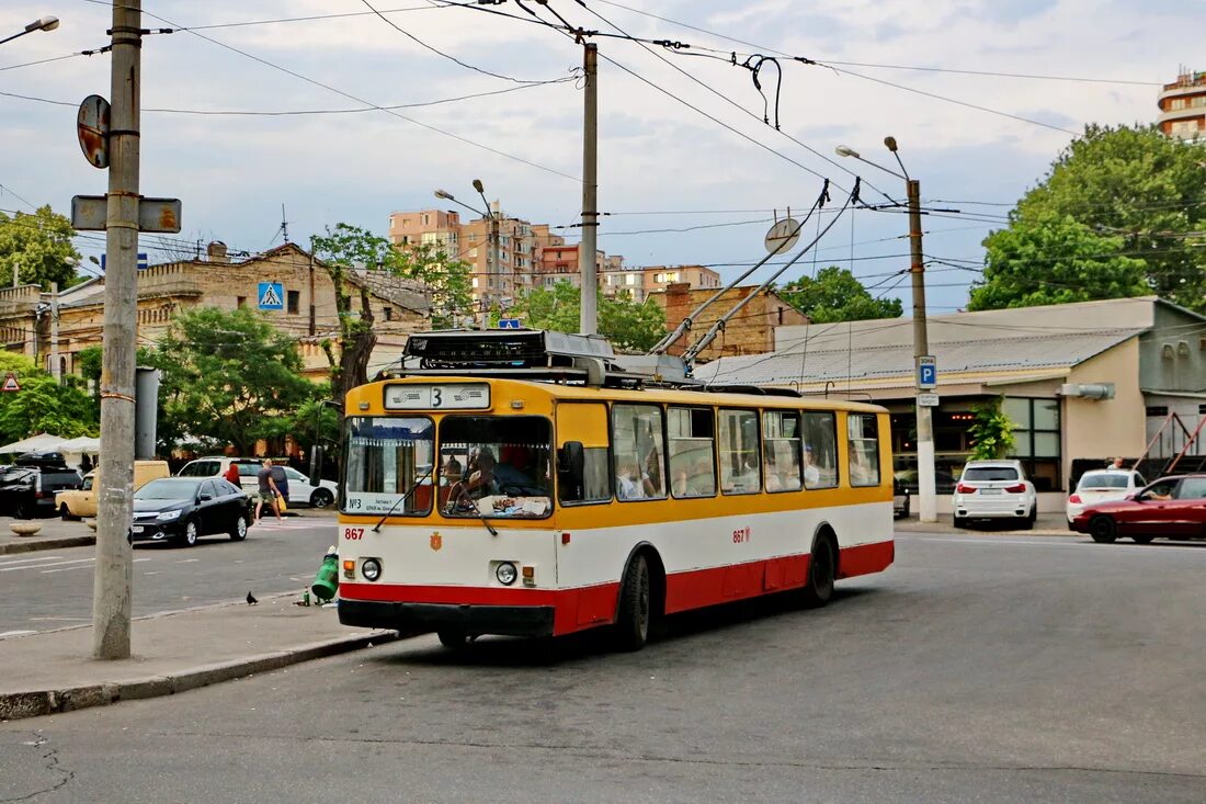 До скольки работают троллейбусы. Одесса ЗИУ. ЗИУ 9 Одесса. Троллейбус Одесса. Одесский троллейбус.