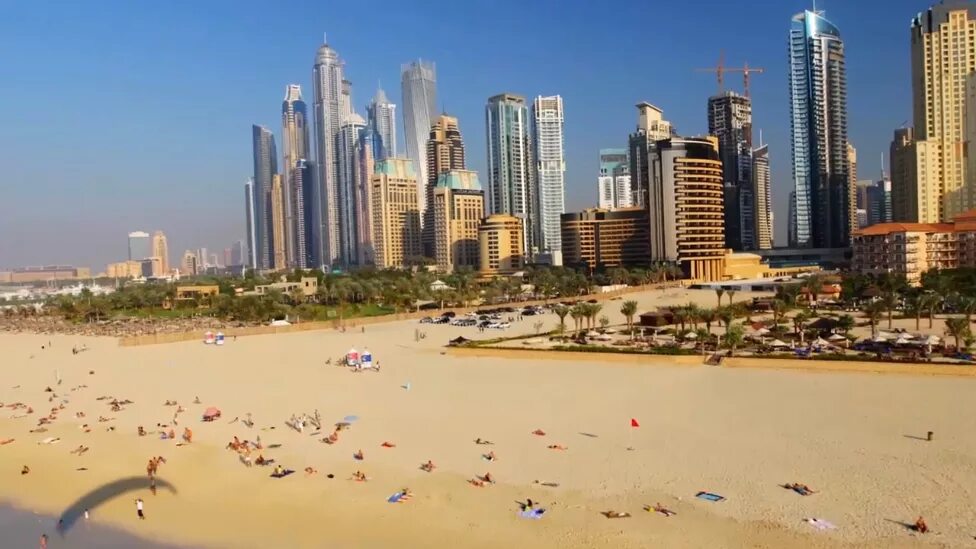 Дубайские видео. Абу Даби туризм. Город в пустыне Абу Даби. Дубай. Дубай природа.