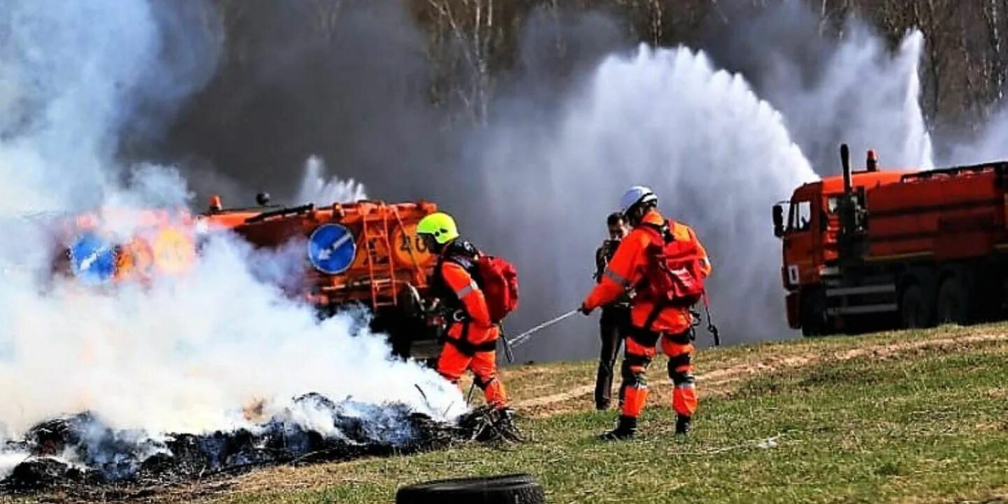 Учения тушения пожаров. Пожарная машина учения. Лесные пожарные учения. Поле для учение пожарных. Учения по пожарной безопасности в организации.