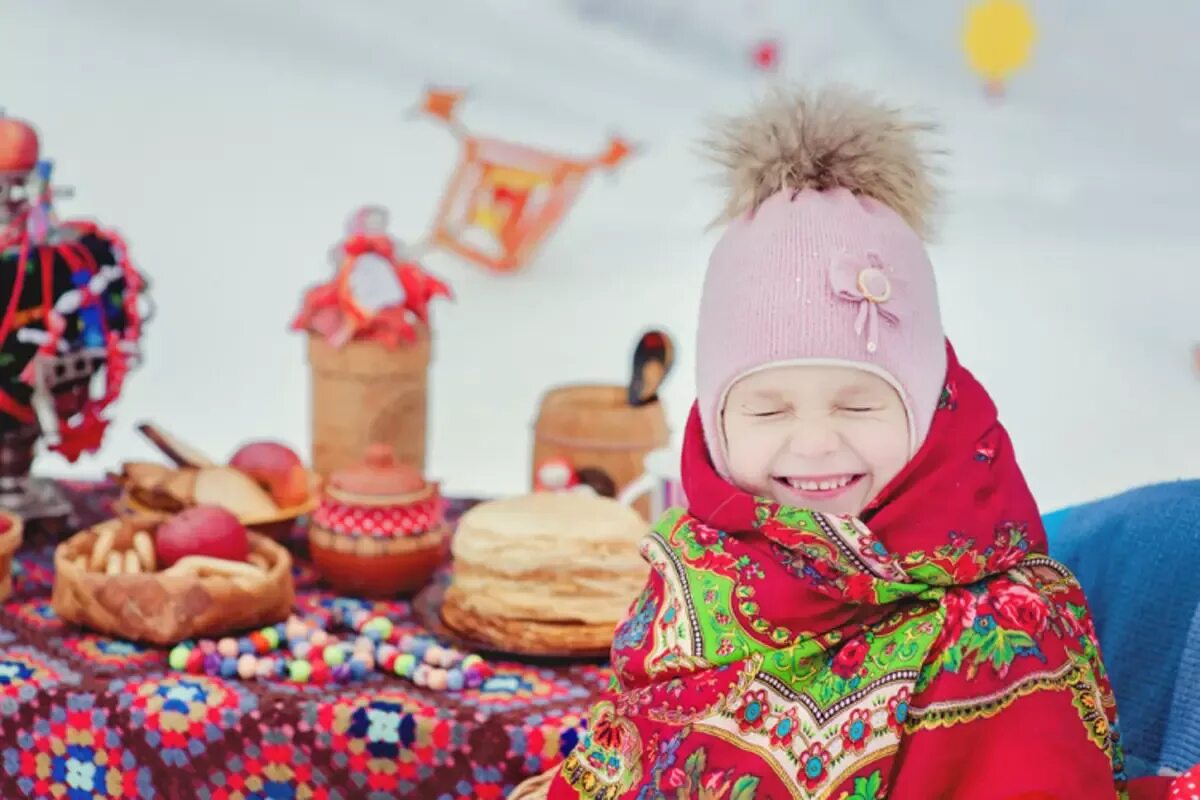 Масляна фото. Масленица фотосессия. Угощения на Масленицу. Аксессуары для Масленицы для детей. Детям о Масленице.