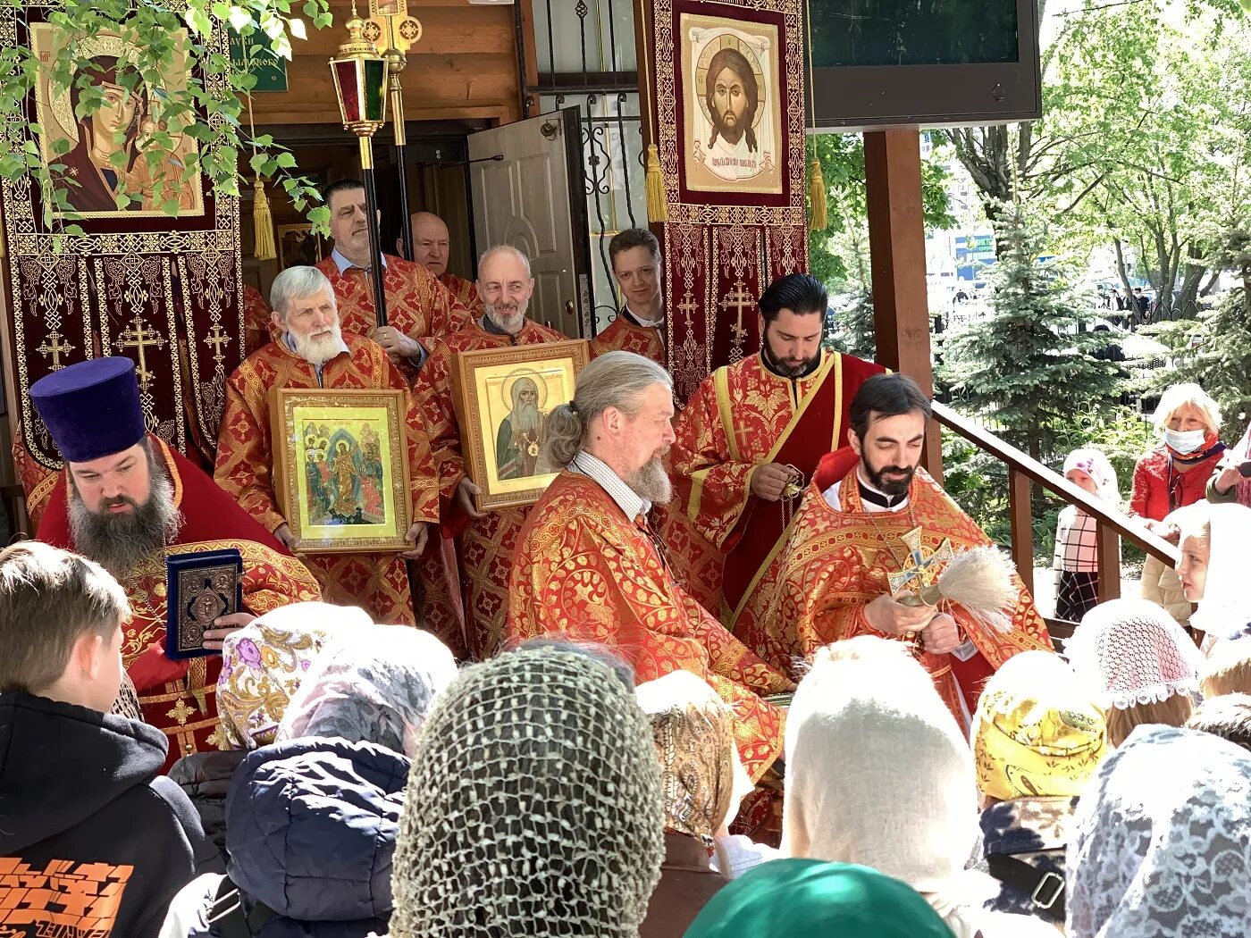 храм ермогена в гольяново. храм южное тушино фабрициуса. храм сщмч ермогена в крылатском. храм священномученика ермогена патриарха московского и всея руси. храм ермогена в зюзино.
