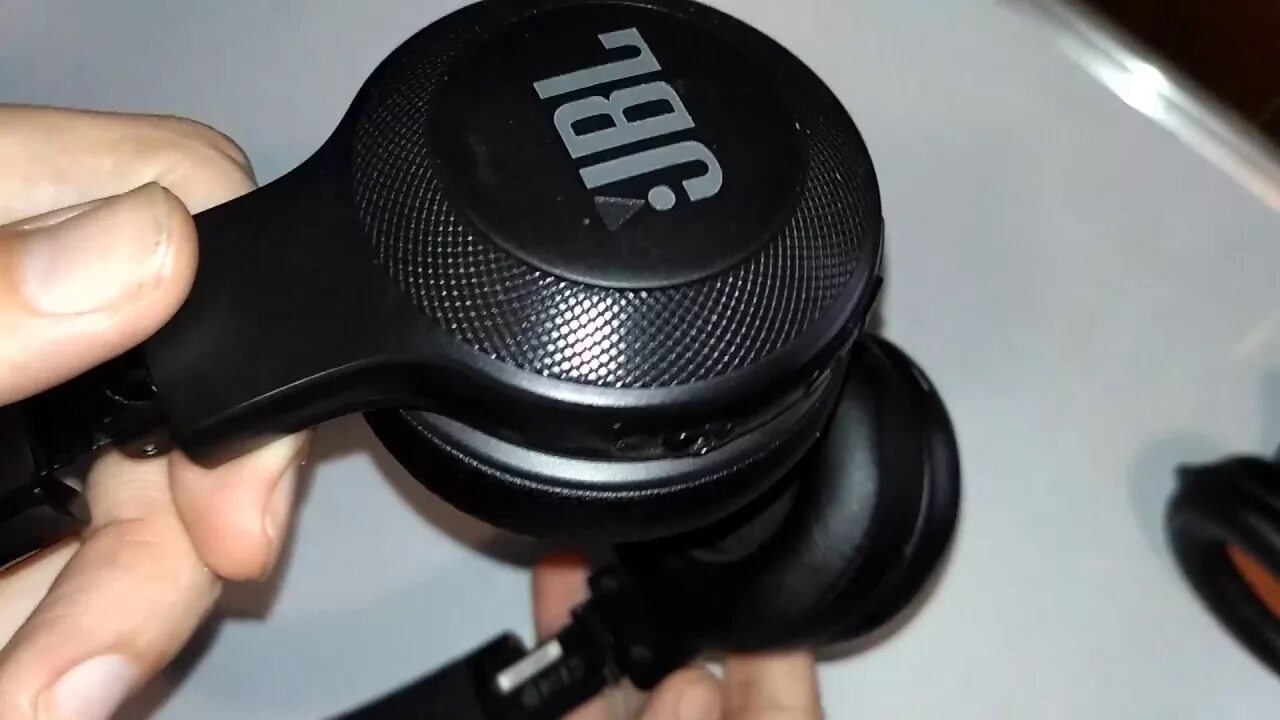 Как разобрать наушники jbl. JBL e45bt. Беспроводные наушники JBL e45bt. JBL E 85 BT. JBL e45bt Limited Edition наушники.