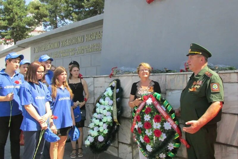 Памятник казакам в Кущевской. Кущевская атака мемориал. Памятник казак Гвардеец в Кущевской. Памятник казаку гвардейцу в Кущевке.