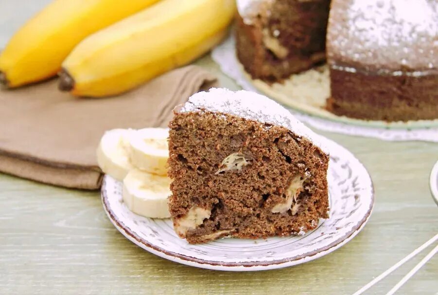 Шоколадно банановый десерт. Вкуснейший шоколадно-банановый торт. Шоколадный пирог с бананом. Пирог из банана и какао. Банановый пирог с шоколадом.