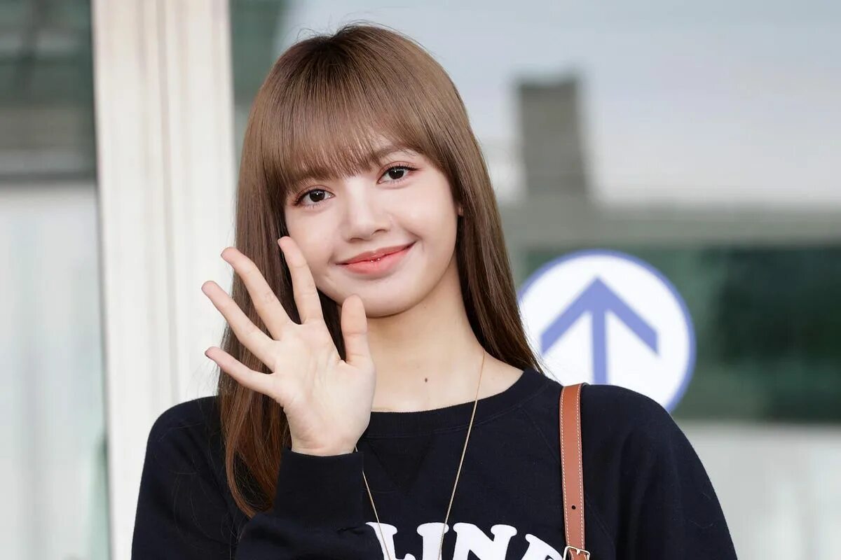 Lisa making. Лалиса манобан 2025. lisa manoban сливы. лалиса манобан без челки в армии. лалиса манобан новые фото 2025.