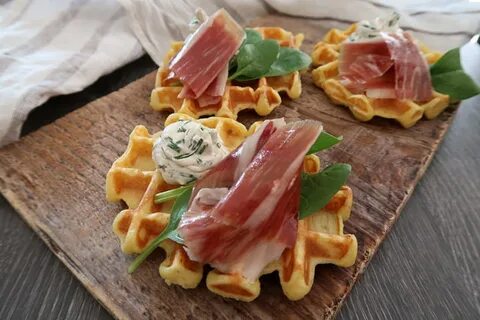 Вафли с колбасой и сыром