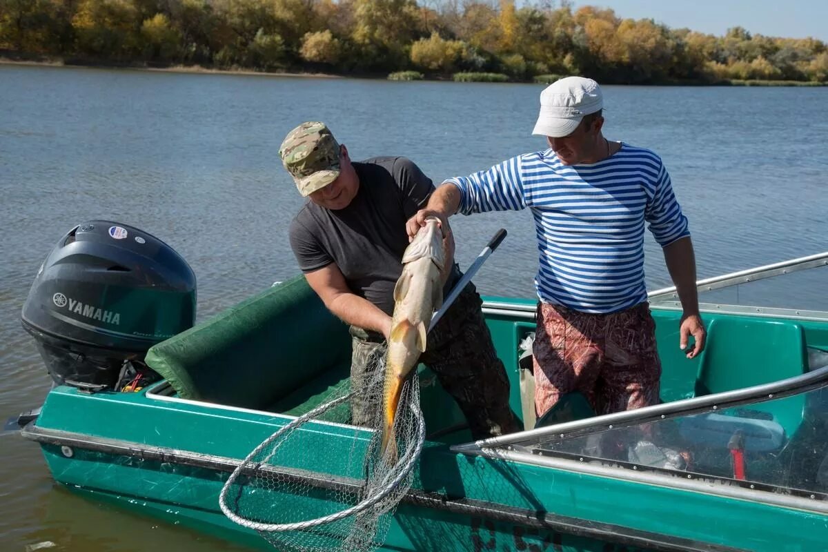 Городской пляж астрахань 2022. Лотосовые поля астрахань. Рыбацкие места на волге в астраханской области. Погода в астрахани. Лотосовые поля анапа.