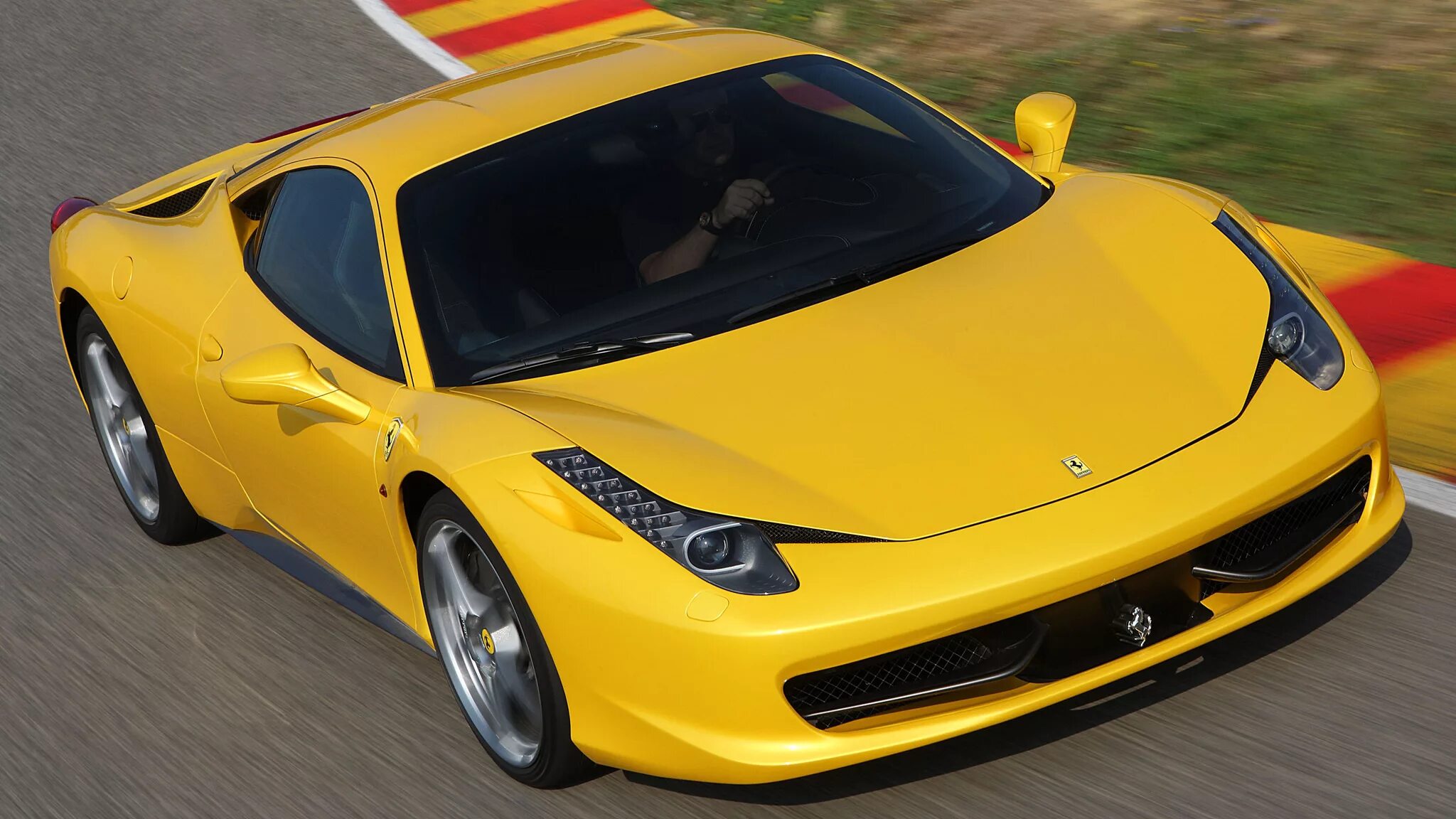 Как играть в желтую машину. Феррари 458. Феррари 458 Italia. Ferrari 458 Italia желтая. Машина Ferrari 458 Italia.