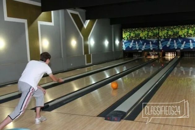 Трк колизей боулинг. Мебель для боулинга. Боулинг вишневая гора. Боулинг в махачкале. Покатать шары в боулинге.