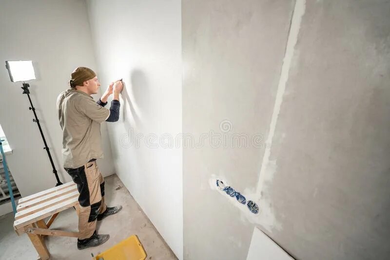 Подготовка поверхностей под оклеивание обоями. Наклеить обои на бетонные стены. Стена обклеенная газетами. Наклеить обои на бетонные стены. Можно клеить обои на бетонную.