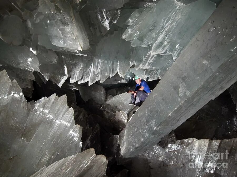 Кристалл шахты. Селенит пещера Мексика. Кристаллы гипса в Мексике. Пещера с гигантскими кристаллами селенита в Мексике. Пещера гипсовые Кристаллы Мексика.