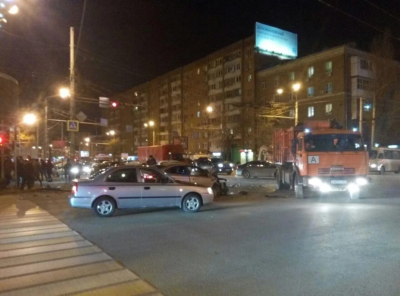 Авария в Ростове на Дону на Красноармейской. Авария в Ростове на Дону на Ворошиловском. Авария на Красноармейской в Ростове. Ростов на дону новости сегодня свежие события