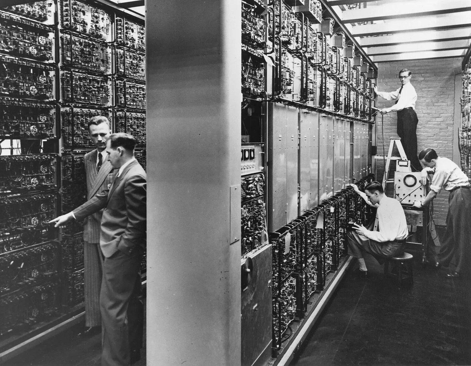 Сергей лебедев мэсм. Univac-1. Бэсм 2 с а лебедев. Первая работающая эвм. Эвм 1 поколения.