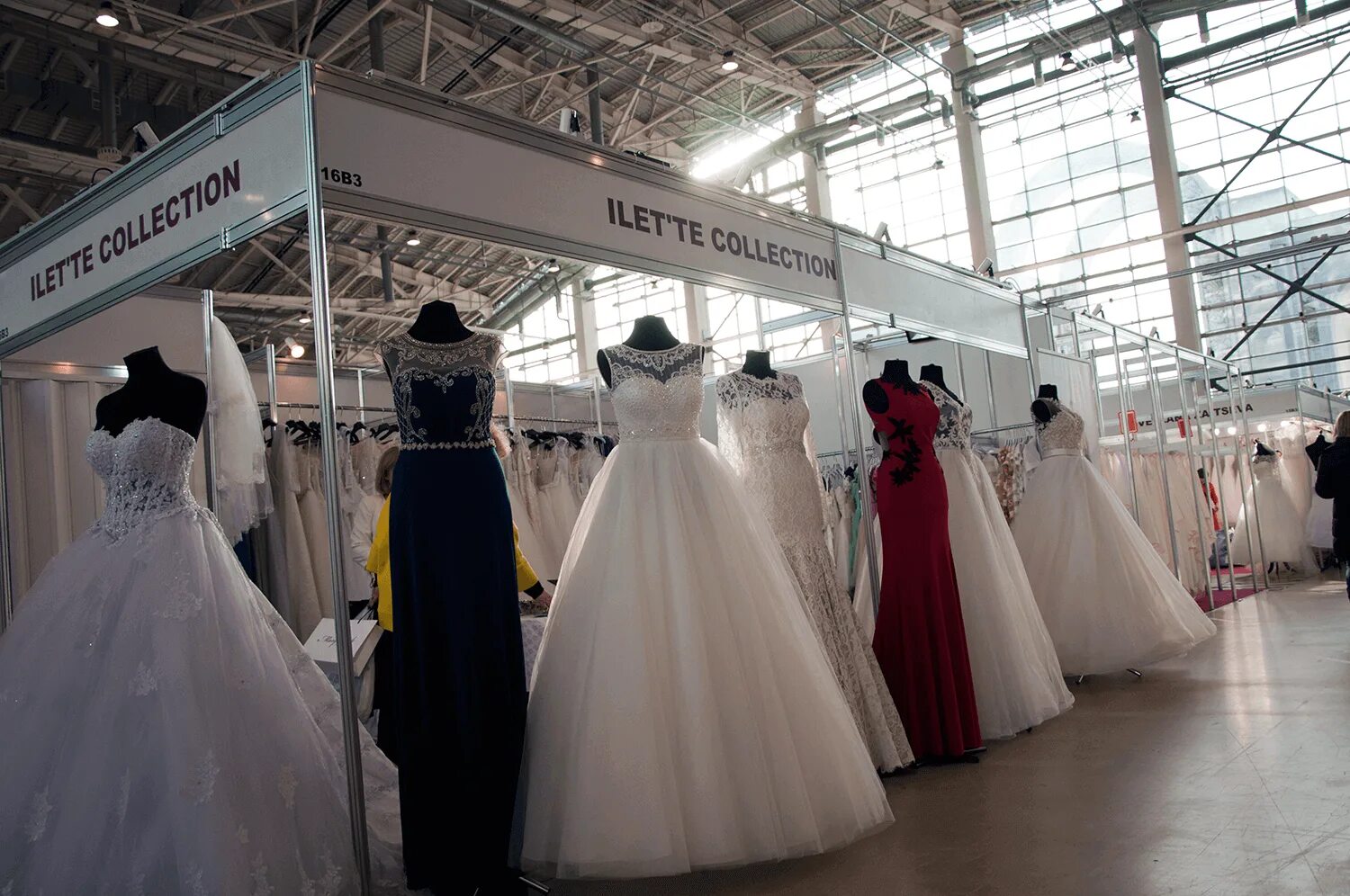 Выставка свадебных платьев