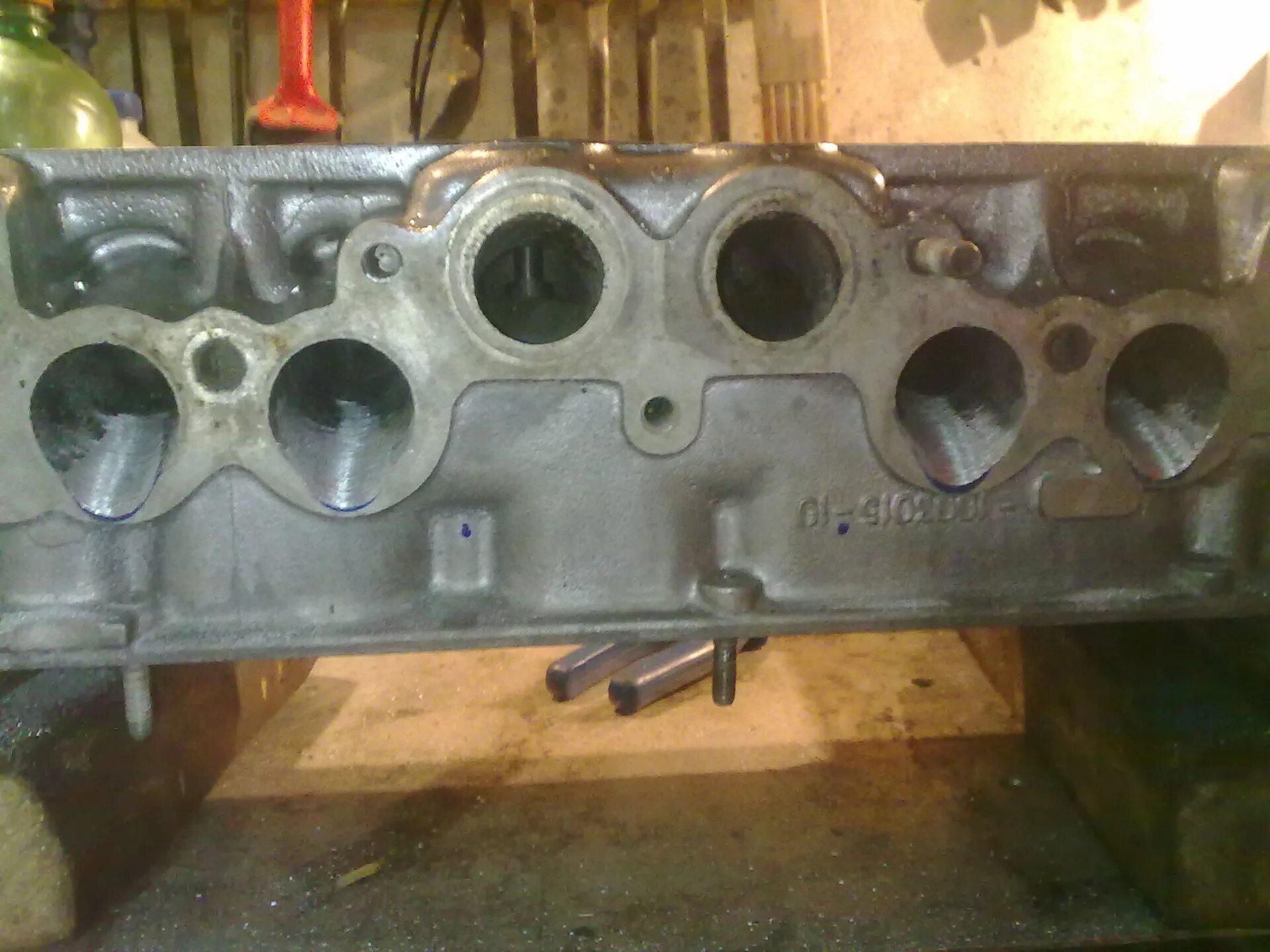 Головка двигателя ваз 2107. Головка блока цилиндров 2107 инжектор. Головка блока цилиндров ваз 2107 карбюратор. Головка блока ваз 2107 инжектор. Головка блока цилиндра ваз 21067.