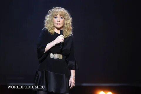Песня я плачу поет пугачева