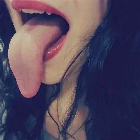 Long tongue girls. Angelfire meets bonnie девушка с длинным языком. Long tongue girls. Девушка с самым длинным языком. Девушка с языком.