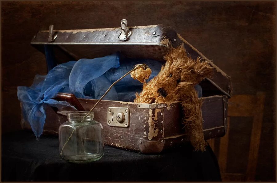 малагис владимир ильич натюрморт. натюрморт с коробками. натюрморт коробку. старый сундук с вещами. натюрморт коробки.