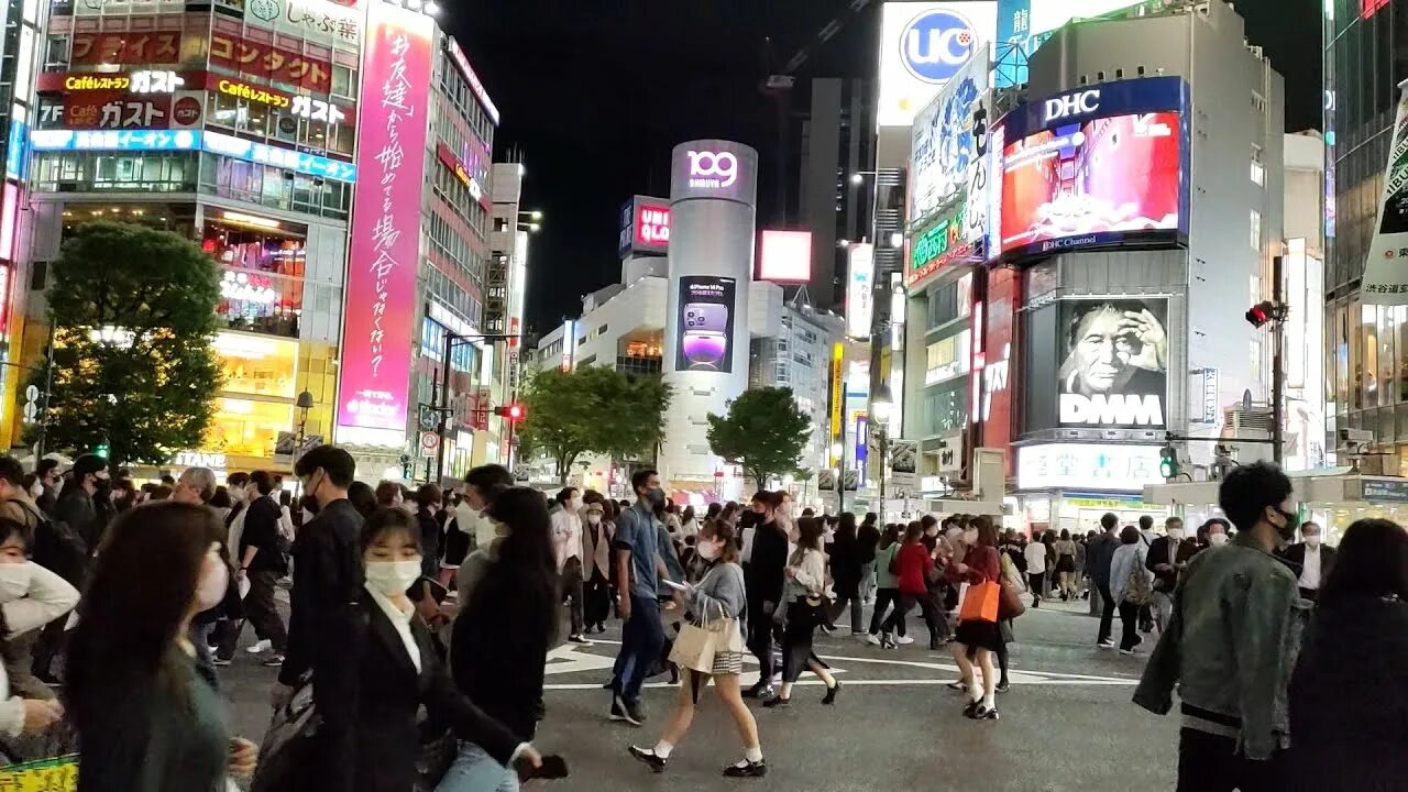 Lagerfeld tokyo shibuya. Сибуя Токио. Япония Сибуя. Япония Сибуя ночью. Сибуя Токийские Мстители.