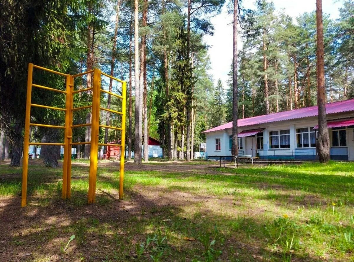 Лагерь старт ап подмосковье. Корпус в лагере. Лагерь смена. Лагерь мир киров. Лагеря кирова.