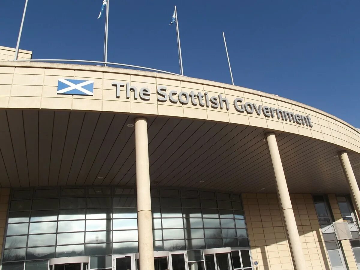 The new government has. Правительство Шотландии. Парламент Шотландии. Открытие шотландского парламента. Здание парламента Шотландии.