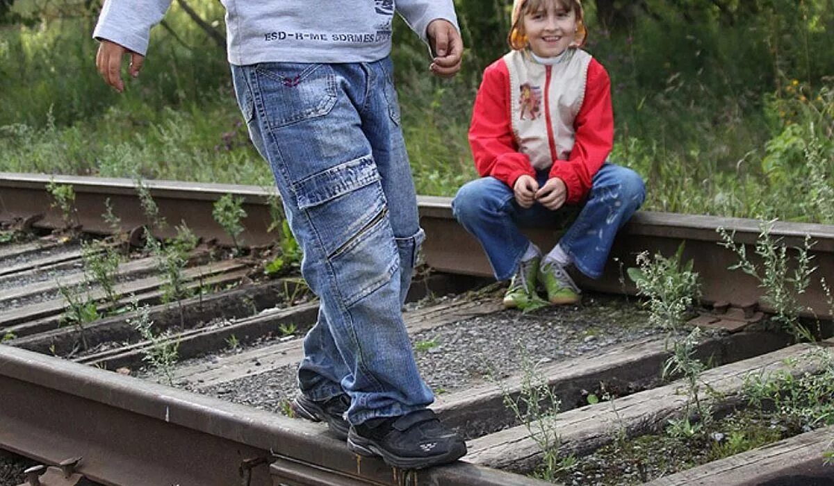 Дети на жд путях