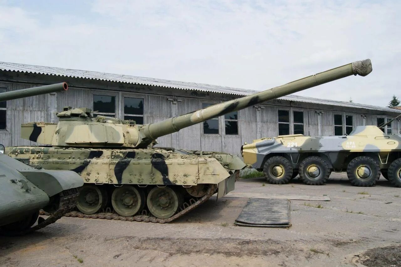 Т-80 с 152 мм пушкой. Т-80 с 152мм орудием. Объект 292 танк. Т-80 с 152мм орудием. Т-80 с 152 мм пушкой.