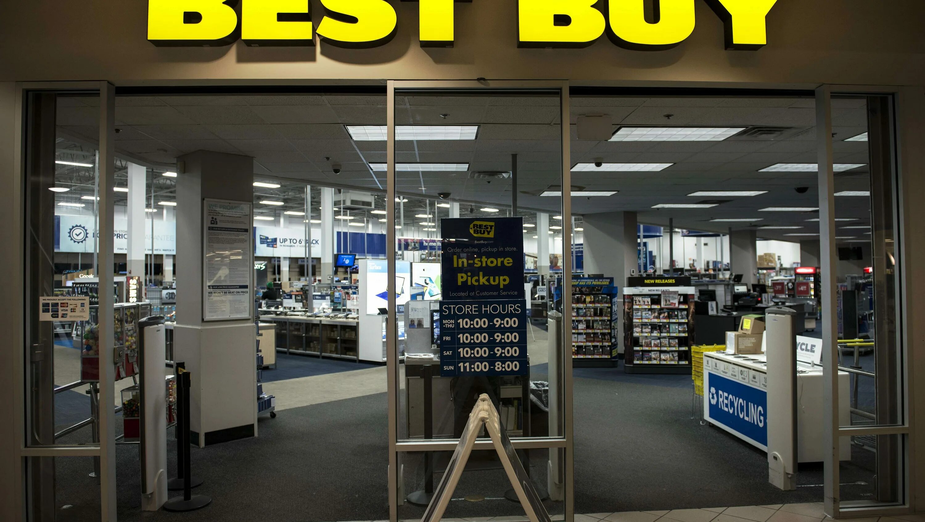 Компания best buy. Мобайл центр. Best buy внутри. Best buy phone. Best buy.