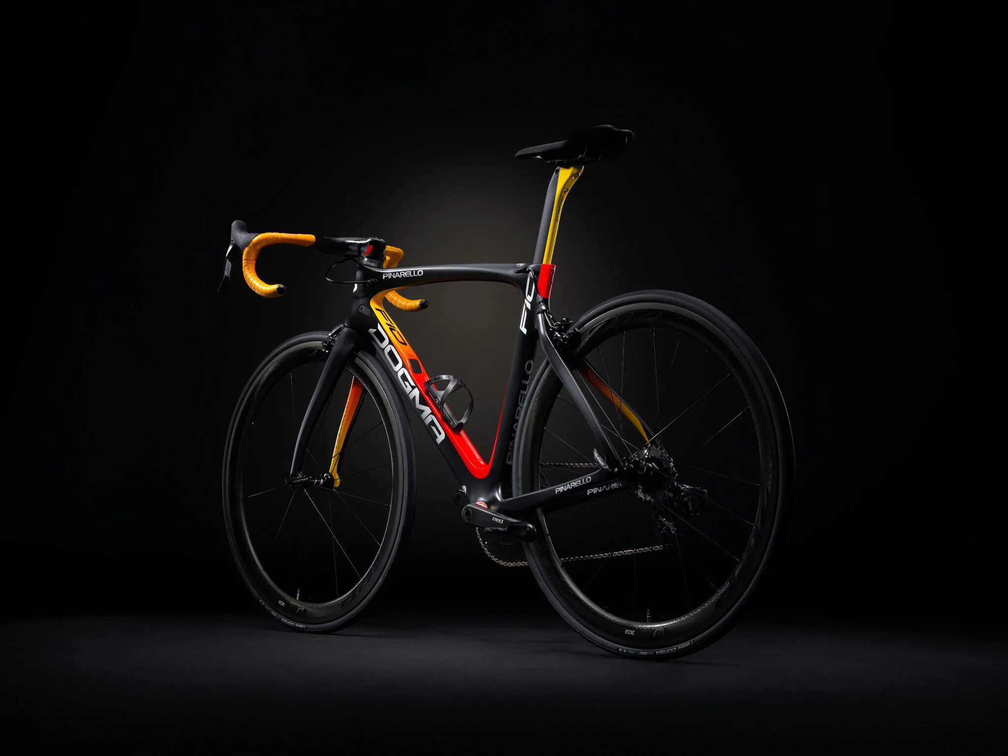 F bike. Pinarello Dogma f10. Dogma f10 велосипед. Pinarello Dogma 2023. Pinarello Road Bike.