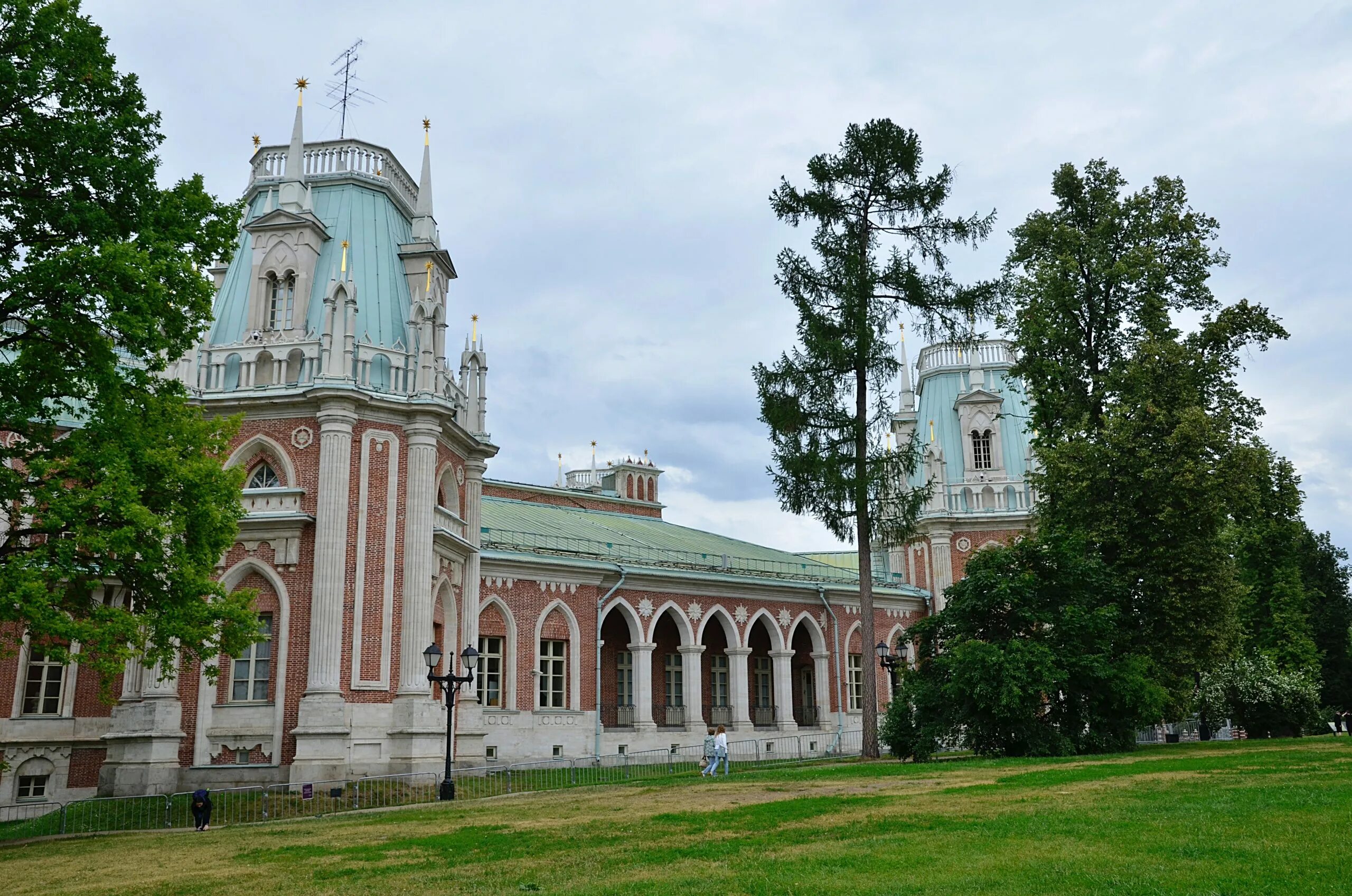 Павелецкая царицыно. Царицыно музей-заповедник. Музей Царицыно в Москве. Царицыно в июле. Царицыно лето.