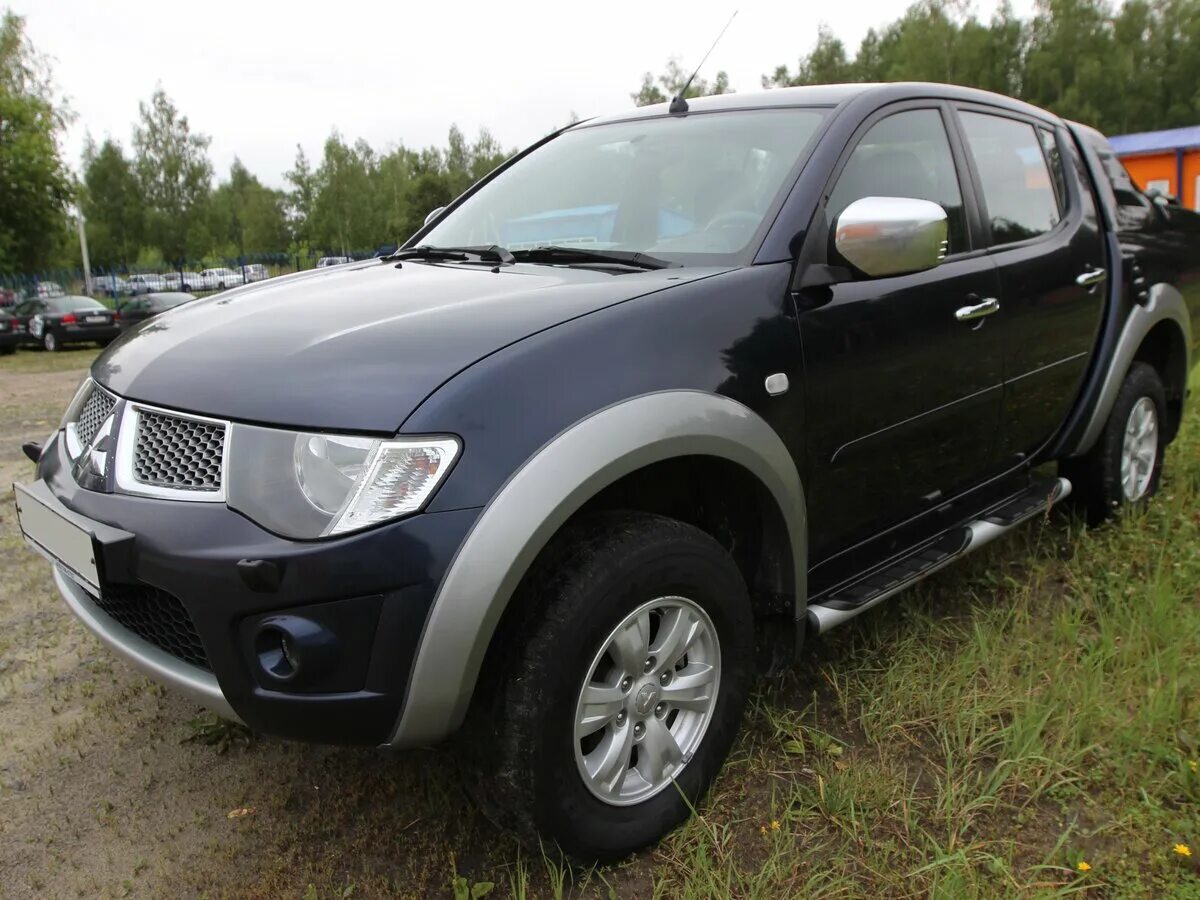 Mitsubishi l200 2011