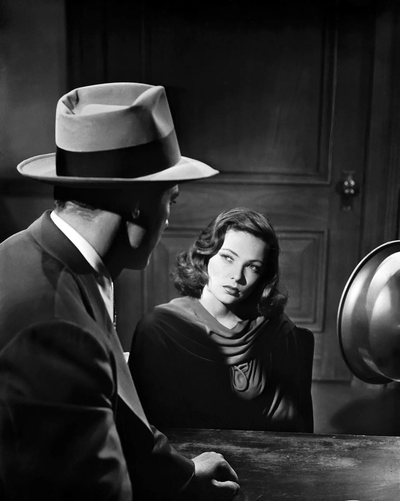 Нуар роковуха. Фемме фаталь. Нуарный детектив стиль. The killers 1946. Стиль нуар 1940.