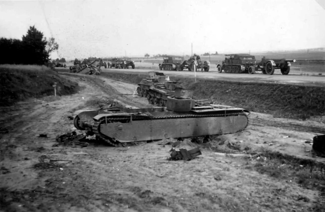 Дубно сражение 1941. Т-35 1941. танк т-35 битва под дубно. т-35 танк подбитый. танковое сражение под дубно 23-29 июня 1941.