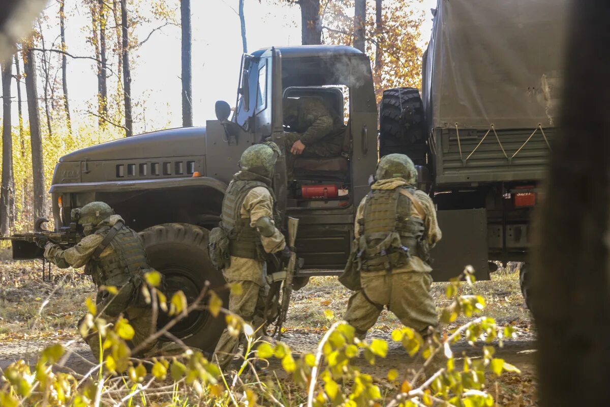 4 бригада вс рф. Группа захвата в засаде. Разведывательная засада. Что такое налет в разведке. Разведка в засаде.