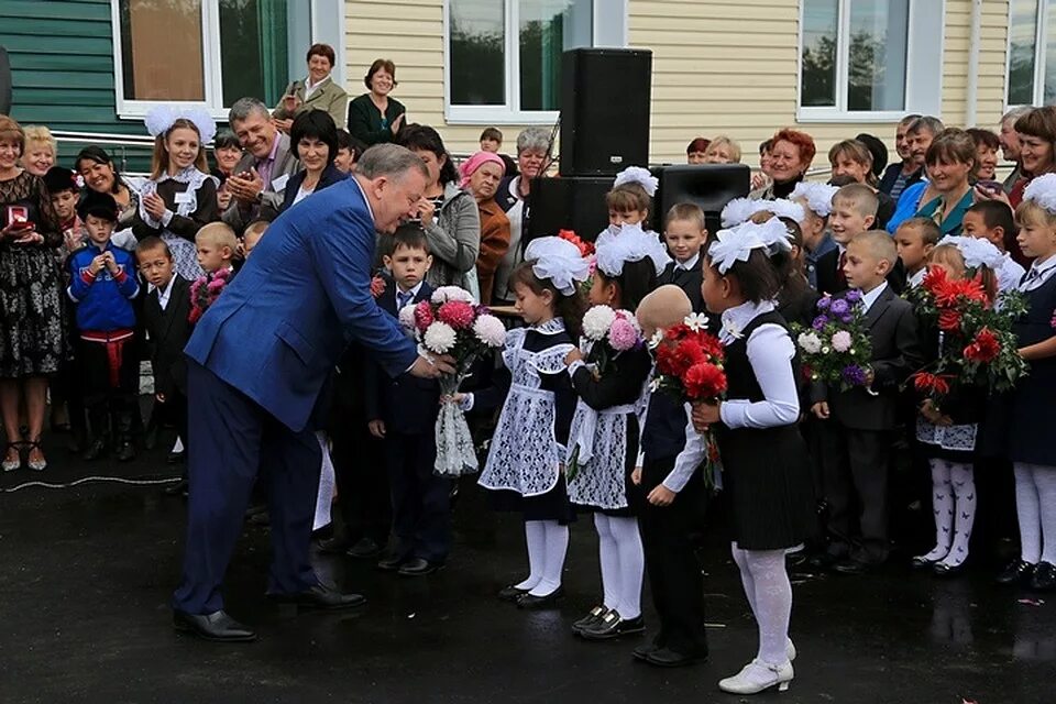 Устьянка локтевский алтайский край. Устьянка Алтайский край Бурлинский район село. Алтайский край село Устьянка школа. Устьянская школа Бурлинский район. Алтайский край, Бурлинский р-н, с. Устьянка.