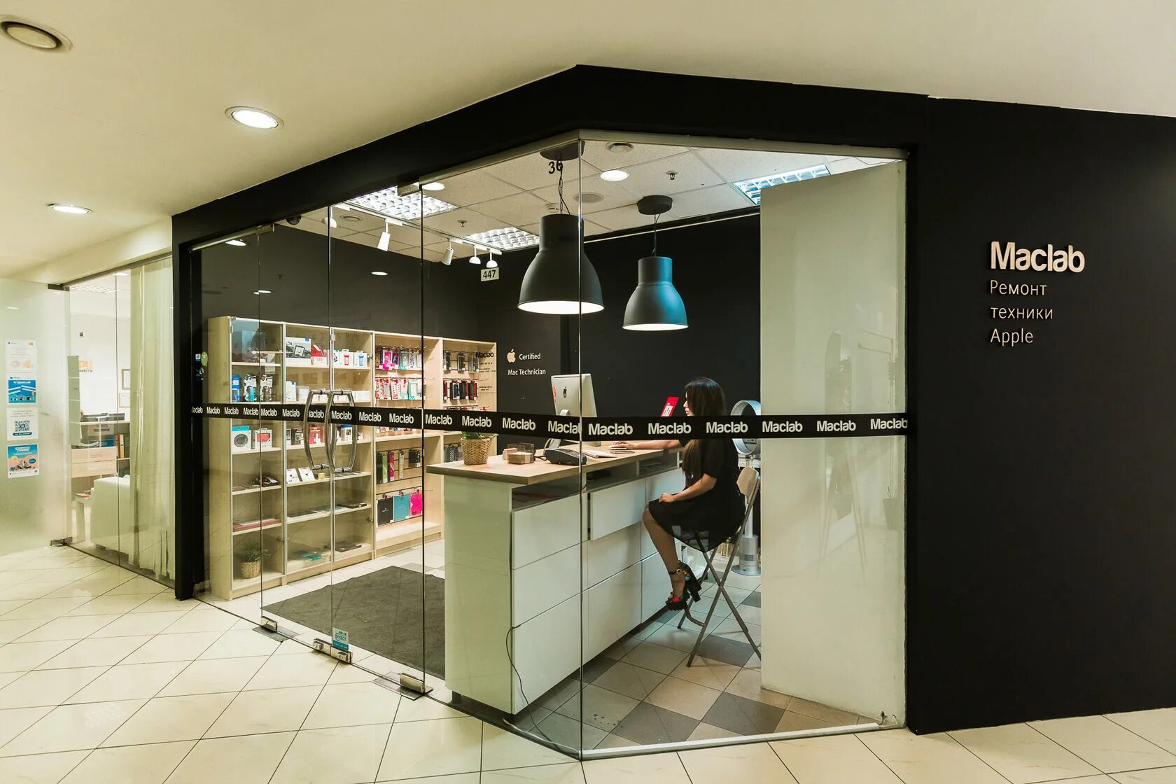 Айпорт apple спб. Магазин apple в спб. Магазины apple в санкт петербурге. Магазины эпл спб фирменные. Re store магазин.