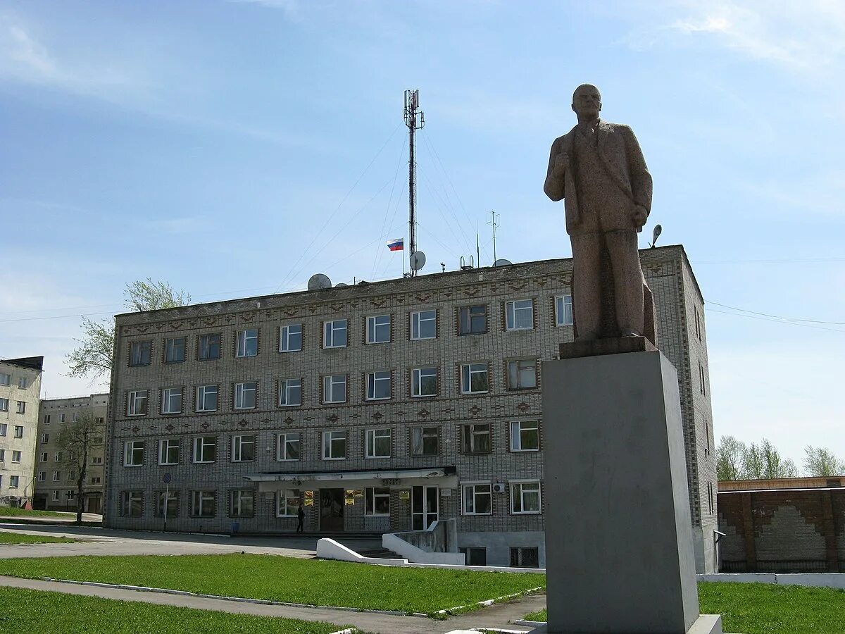 Город Александровск Пермский край. Александровск Пермский край достопримечательности. Город Александровск Пермский край памятник Ленина. Александровск Пермский край памятник Ленину.