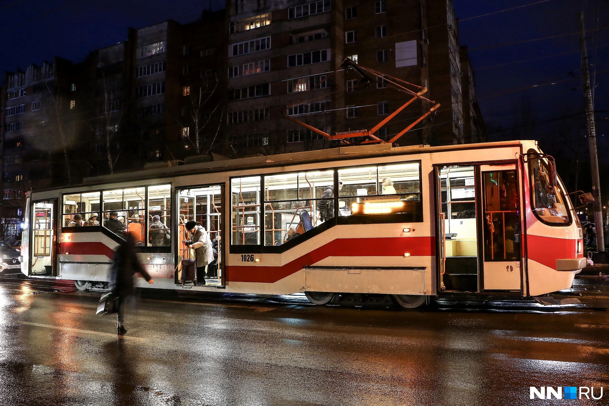 нижегородский трамвай 2007. неуправляемый трамвай в нижнем новгороде. нижегородский трамвай 71-403. 2008 трамвай нижний новгород. неуправляемый трамвай в нижнем новгороде.