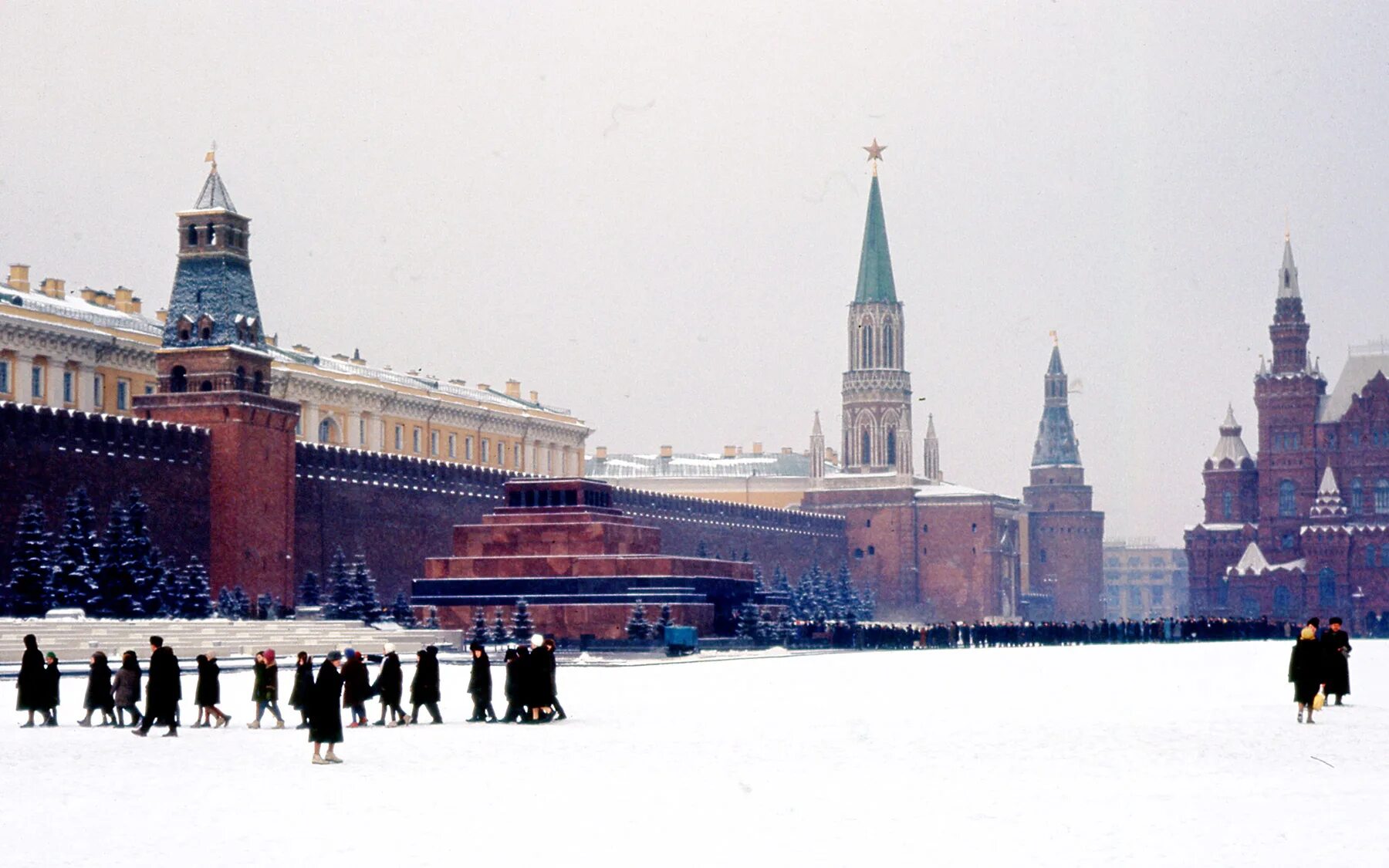 Красная площадь внутри. Мавзолей в.и Ленина на красной площади в Москве. Красная площадь 2023 мавзолей. Зиккурат мавзолей Ленина.