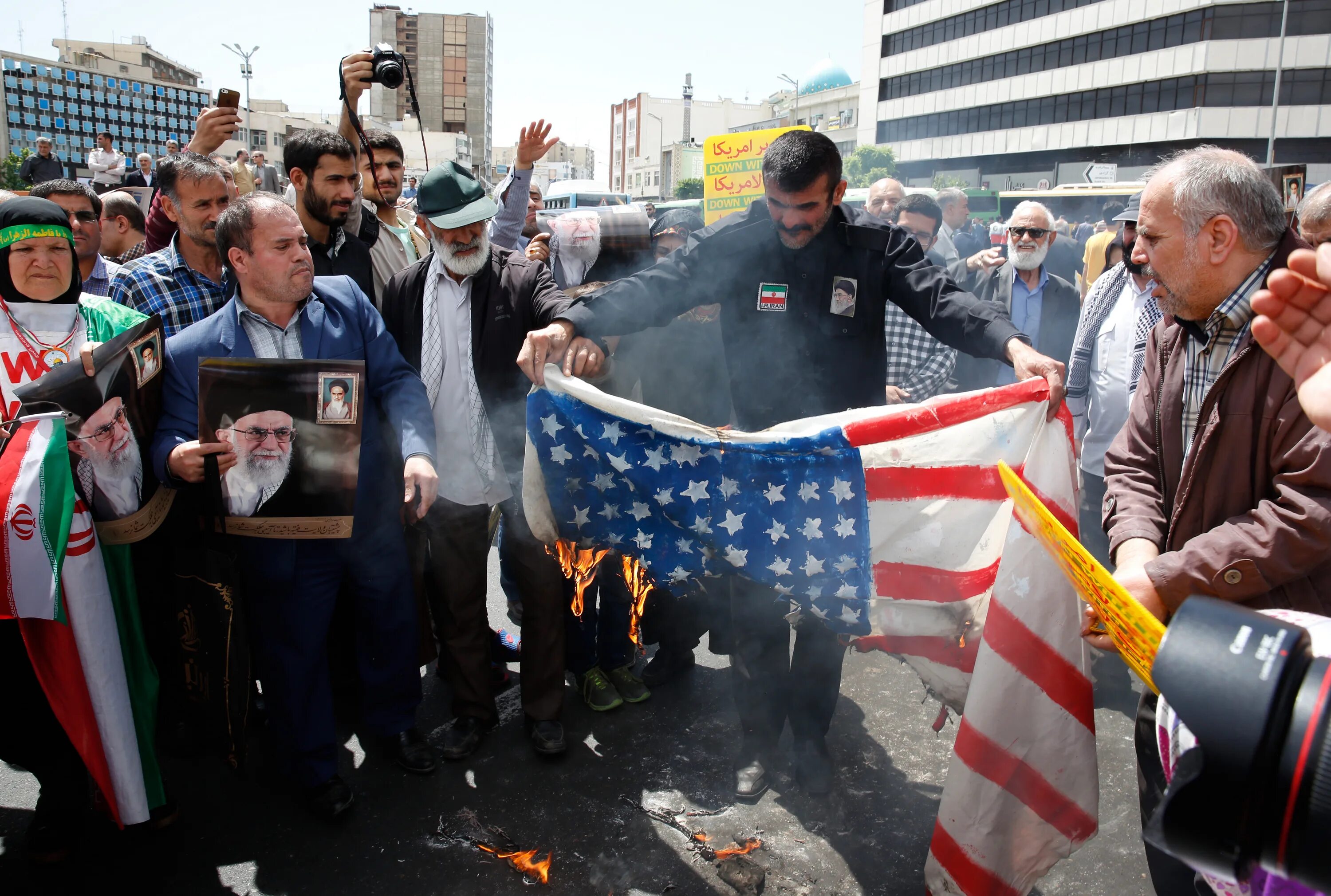 Иран против россии. Иран против США. Американо-иранский конфликт. Иранцы в Америке.