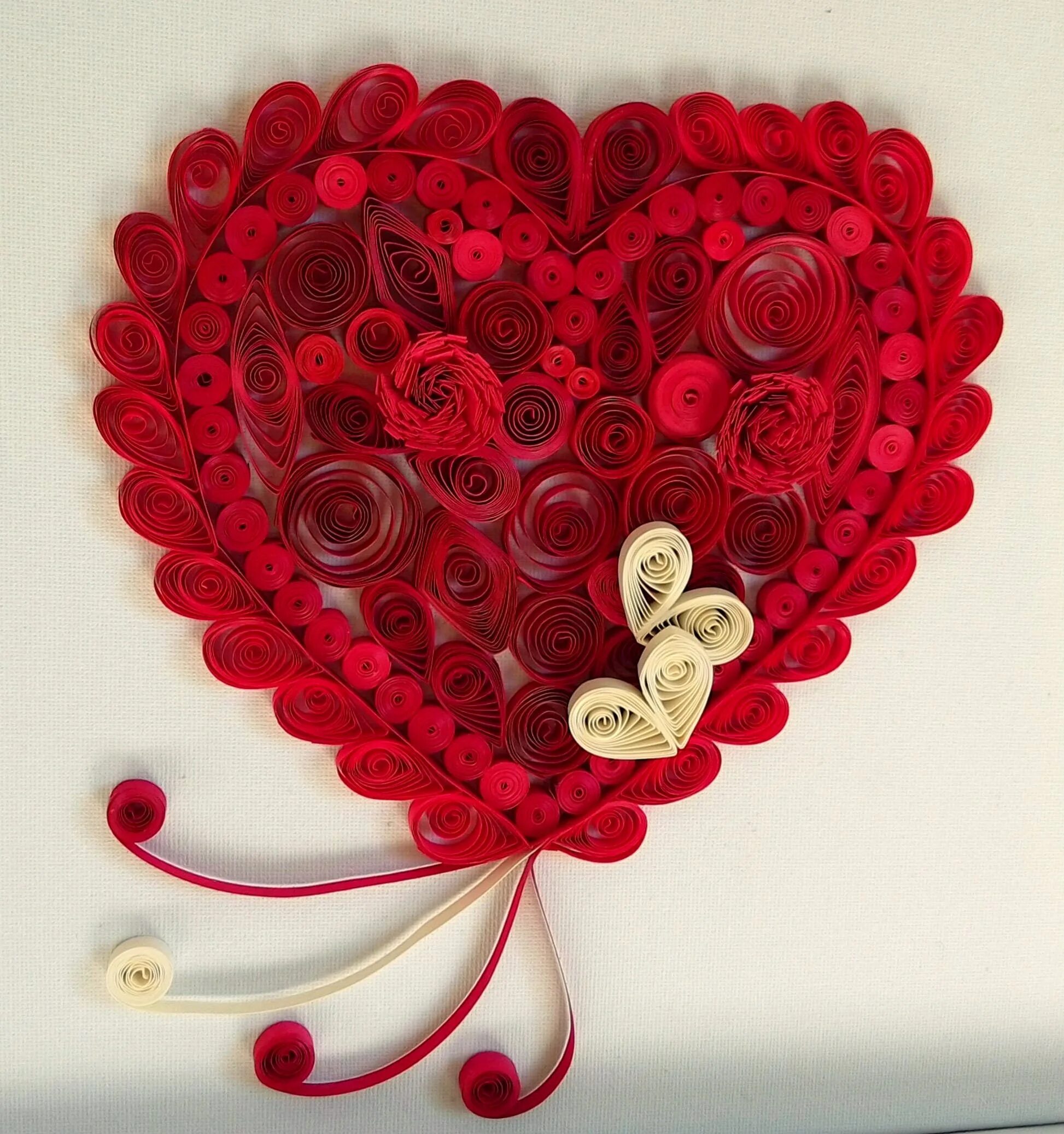 поделки на день святого валентина. сердце из квиллинга. поделки валентины. сердечки из фетра. поделки валентины.