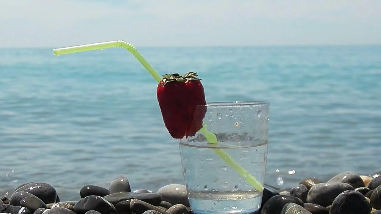 Сочи море позитив. Утро коктейль море. коктейль сочи. черный коктейль на море. сочи море коктейль.