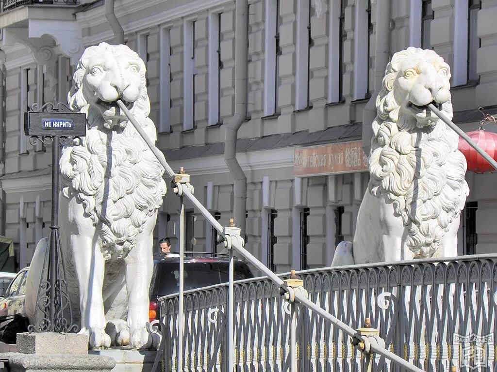 Мост со львами в питере. Львиный мост санкт-петербург. львиный мост питер. львы на львином мосту в санкт-петербурге. скульптуры львов спб львиный мост.